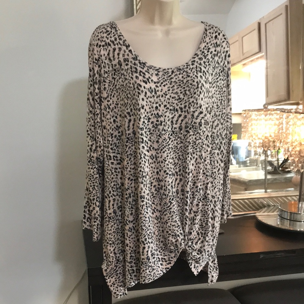 Banana Republic Black and Cream Patterned Blouse